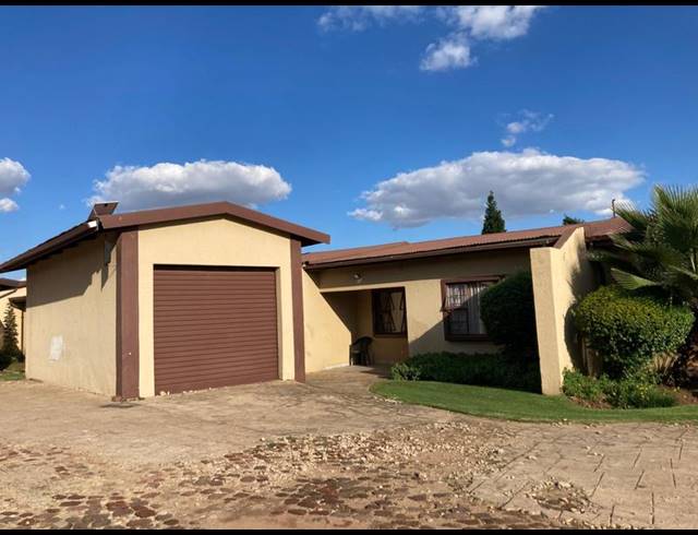 3 BEDROOM HOUSE FOR SALE IN LIEFDE EN VREDE